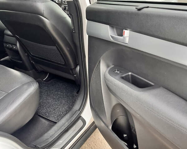 Белый Киа Соренто, объемом двигателя 2.2 л и пробегом 223 тыс. км за 17900 $, фото 51 на Automoto.ua