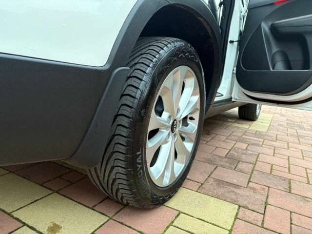 Белый Киа Соренто, объемом двигателя 2.2 л и пробегом 235 тыс. км за 13999 $, фото 17 на Automoto.ua