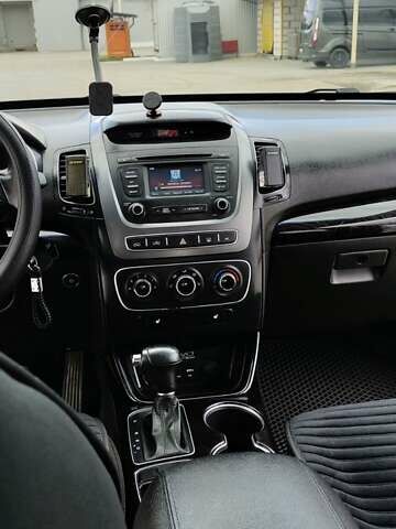 Белый Киа Соренто, объемом двигателя 2.36 л и пробегом 190 тыс. км за 15200 $, фото 11 на Automoto.ua