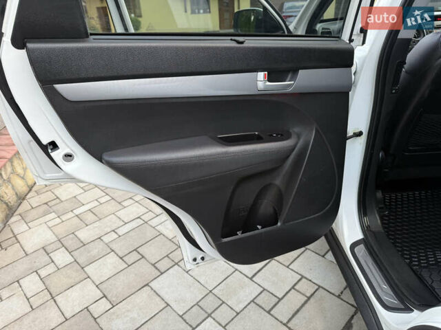 Кіа Соренто 2014 у Івано-Франківську на Automoto.ua Білий Кіа Соренто, об'ємом двигуна 2.2 л та пробігом 228 тис. км за 17950 $, фото 28 на Automoto.ua