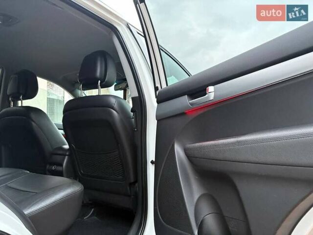 Білий Кіа Соренто, об'ємом двигуна 2.2 л та пробігом 238 тис. км за 15150 $, фото 33 на Automoto.ua