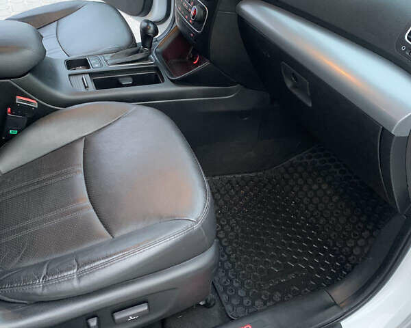 Белый Киа Соренто, объемом двигателя 2.2 л и пробегом 207 тыс. км за 16900 $, фото 20 на Automoto.ua