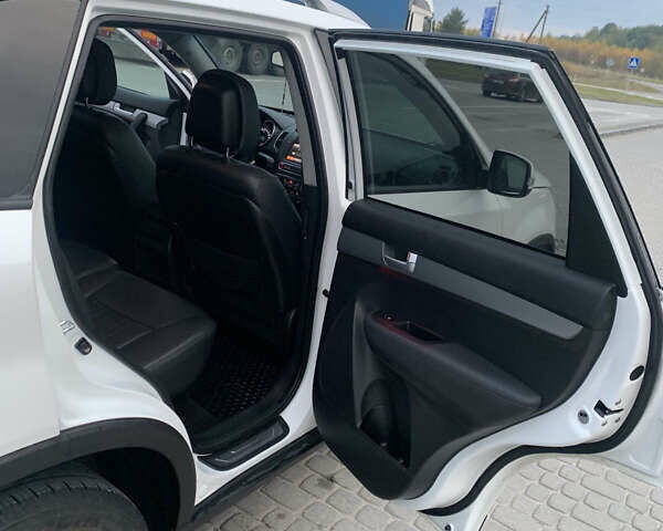 Белый Киа Соренто, объемом двигателя 2.2 л и пробегом 207 тыс. км за 16900 $, фото 21 на Automoto.ua