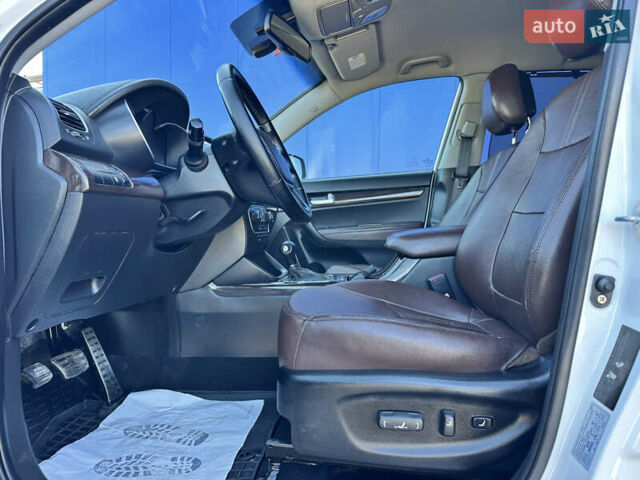 Киа Соренто 2014 в Дубно на Automoto.ua Белый Киа Соренто, объемом двигателя 2.2 л и пробегом 184 тыс. км за 17499 $, фото 10 на Automoto.ua