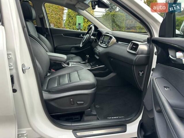 Кіа Соренто 2015 у Луцьку на Automoto.ua Білий Кіа Соренто, об'ємом двигуна 2.2 л та пробігом 150 тис. км за 23500 $, фото 64 на Automoto.ua