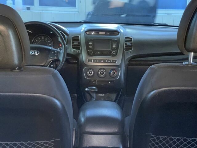 Белый Киа Соренто, объемом двигателя 2.4 л и пробегом 220 тыс. км за 13900 $, фото 6 на Automoto.ua