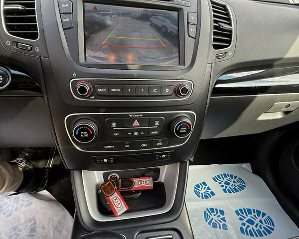 Киа Соренто 2015 в Ивано-Франковске на Automoto.ua Белый Киа Соренто, объемом двигателя 2.2 л и пробегом 169 тыс. км за 19499 $, фото 22 на Automoto.ua