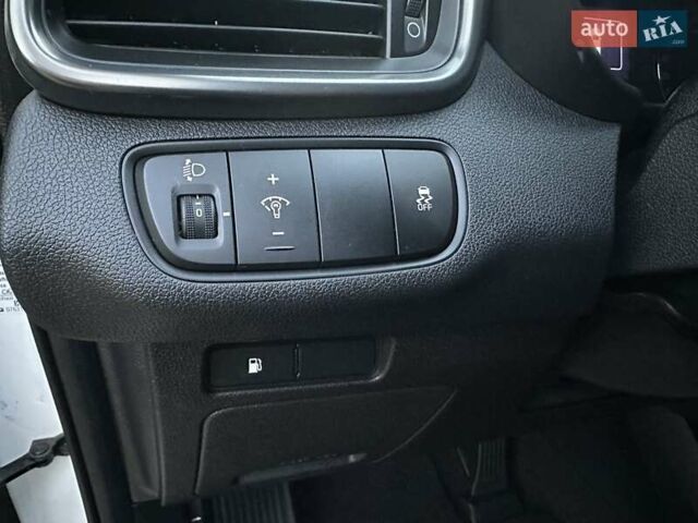 Белый Киа Соренто, объемом двигателя 2.2 л и пробегом 225 тыс. км за 19191 $, фото 103 на Automoto.ua