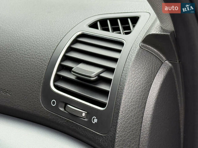 Білий Кіа Соренто, об'ємом двигуна 2.2 л та пробігом 175 тис. км за 16999 $, фото 55 на Automoto.ua