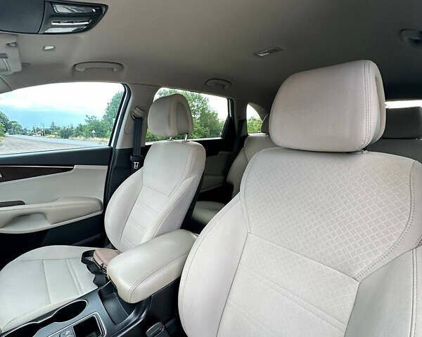 Белый Киа Соренто, объемом двигателя 2.4 л и пробегом 168 тыс. км за 12700 $, фото 6 на Automoto.ua