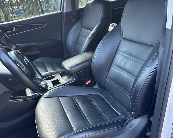 Білий Кіа Соренто, об'ємом двигуна 2 л та пробігом 119 тис. км за 16700 $, фото 7 на Automoto.ua