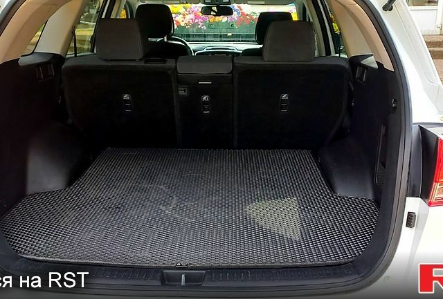 Білий Кіа Соренто, об'ємом двигуна 2.4 л та пробігом 140 тис. км за 15500 $, фото 9 на Automoto.ua