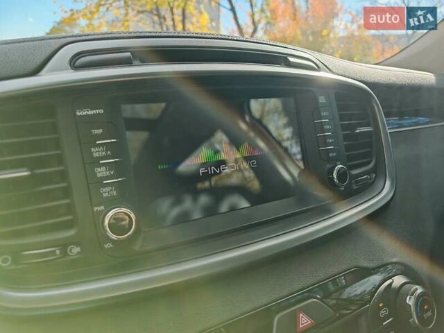 Киа Соренто 2015 в Могилев-Подольском на Automoto.ua Белый Киа Соренто, объемом двигателя 2.2 л и пробегом 214 тыс. км за 19300 $, фото 23 на Automoto.ua