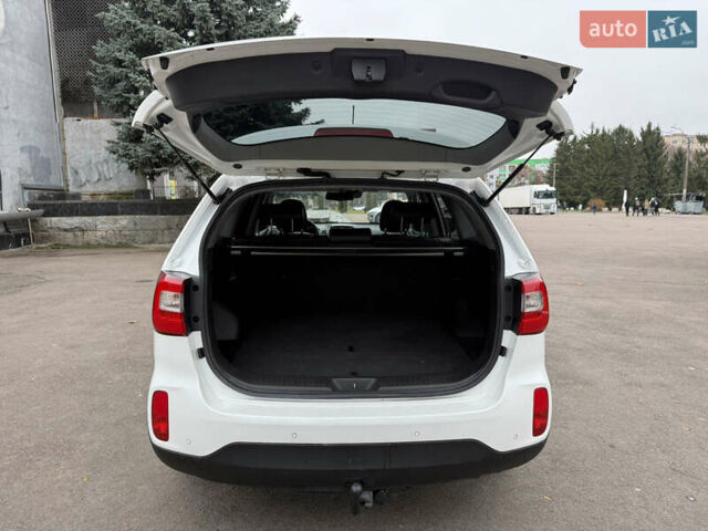 Білий Кіа Соренто, об'ємом двигуна 2.2 л та пробігом 175 тис. км за 17750 $, фото 45 на Automoto.ua