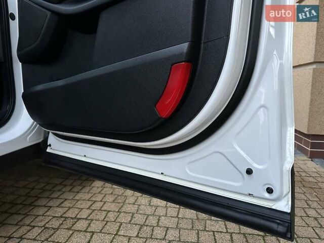 Белый Киа Соренто, объемом двигателя 2.2 л и пробегом 225 тыс. км за 19191 $, фото 161 на Automoto.ua