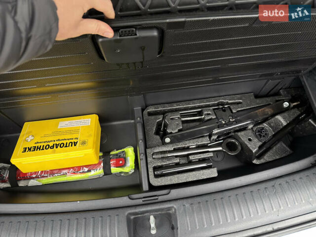 Білий Кіа Соренто, об'ємом двигуна 2.2 л та пробігом 135 тис. км за 24000 $, фото 67 на Automoto.ua