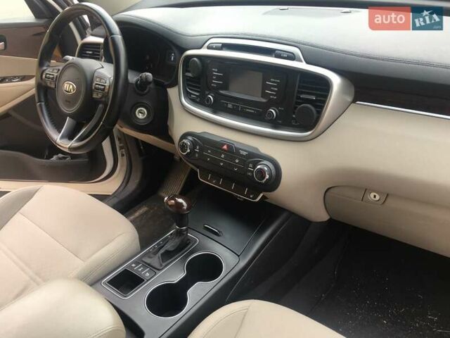 Белый Киа Соренто, объемом двигателя 3.3 л и пробегом 99 тыс. км за 15500 $, фото 6 на Automoto.ua