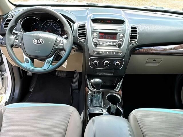 Белый Киа Соренто, объемом двигателя 2.4 л и пробегом 70 тыс. км за 3500 $, фото 8 на Automoto.ua