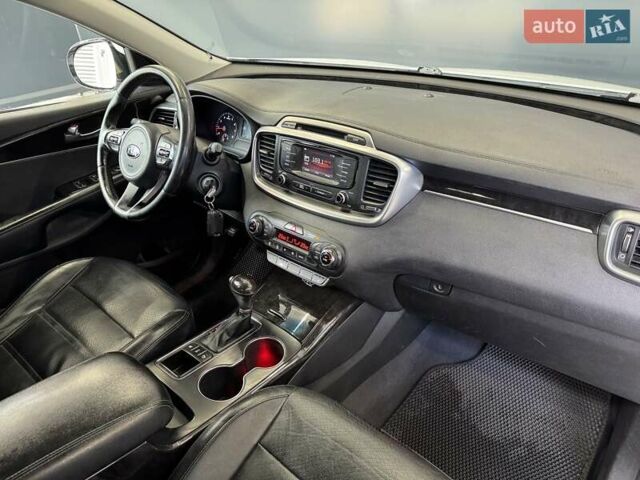 Білий Кіа Соренто, об'ємом двигуна 2 л та пробігом 239 тис. км за 12500 $, фото 30 на Automoto.ua