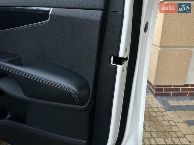 Белый Киа Соренто, объемом двигателя 2.2 л и пробегом 225 тыс. км за 19191 $, фото 160 на Automoto.ua