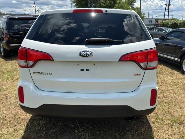 Белый Киа Соренто, объемом двигателя 2.4 л и пробегом 70 тыс. км за 3500 $, фото 4 на Automoto.ua