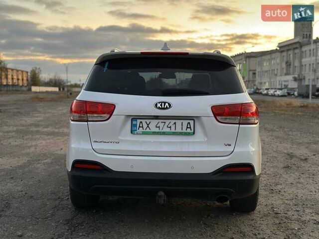 Білий Кіа Соренто, об'ємом двигуна 3.34 л та пробігом 236 тис. км за 14999 $, фото 16 на Automoto.ua