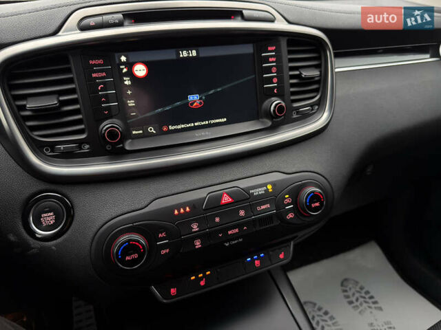 Білий Кіа Соренто, об'ємом двигуна 2.2 л та пробігом 135 тис. км за 24000 $, фото 56 на Automoto.ua