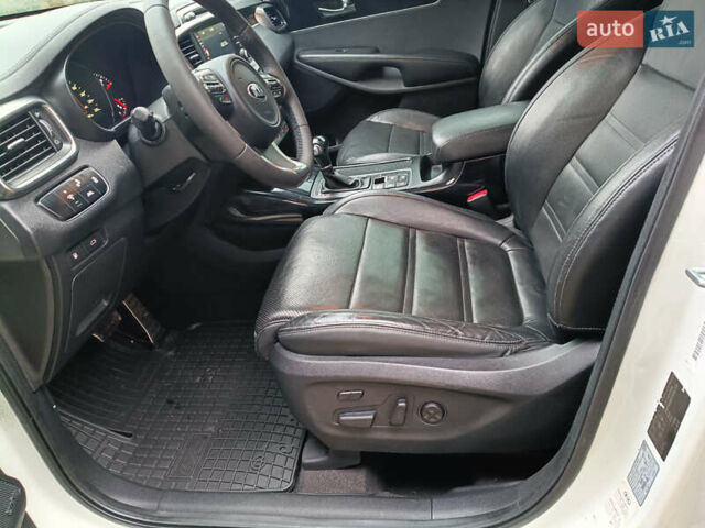 Білий Кіа Соренто, об'ємом двигуна 0 л та пробігом 220 тис. км за 19499 $, фото 21 на Automoto.ua