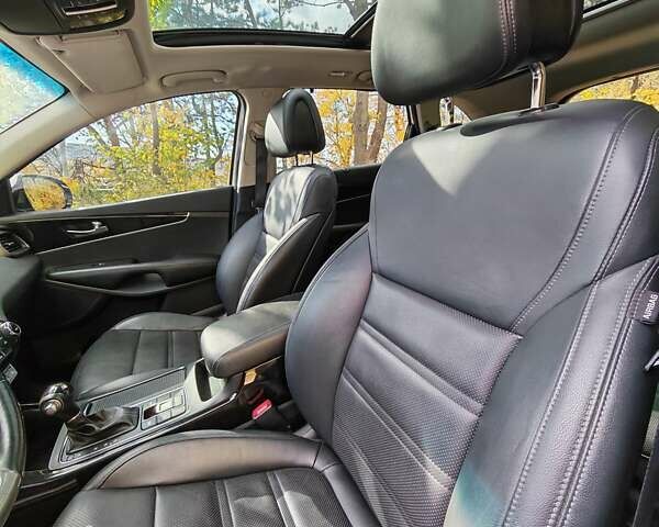 Киа Соренто 2015 в Могилев-Подольском на Automoto.ua Белый Киа Соренто, объемом двигателя 2.2 л и пробегом 214 тыс. км за 19300 $, фото 33 на Automoto.ua