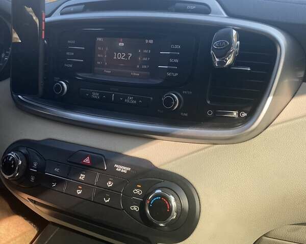 Белый Киа Соренто, объемом двигателя 2.36 л и пробегом 136 тыс. км за 16600 $, фото 10 на Automoto.ua