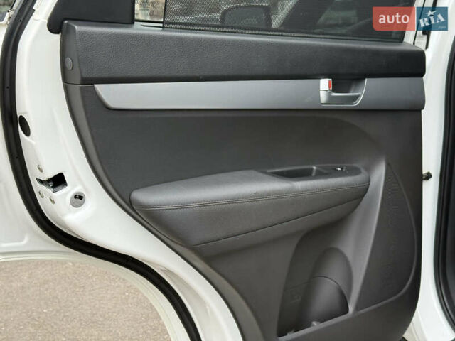 Білий Кіа Соренто, об'ємом двигуна 2.2 л та пробігом 175 тис. км за 16999 $, фото 43 на Automoto.ua