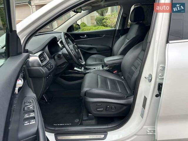 Кіа Соренто 2015 у Луцьку на Automoto.ua Білий Кіа Соренто, об'ємом двигуна 2.2 л та пробігом 150 тис. км за 23500 $, фото 14 на Automoto.ua