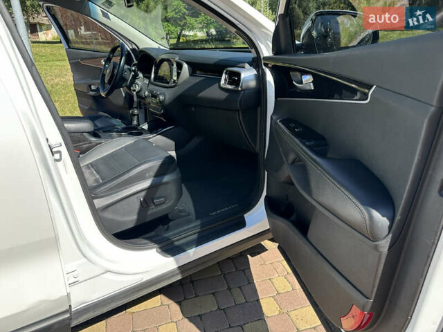 Білий Кіа Соренто, об'ємом двигуна 2 л та пробігом 119 тис. км за 16700 $, фото 10 на Automoto.ua