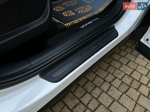 Белый Киа Соренто, объемом двигателя 2.2 л и пробегом 225 тыс. км за 19191 $, фото 162 на Automoto.ua