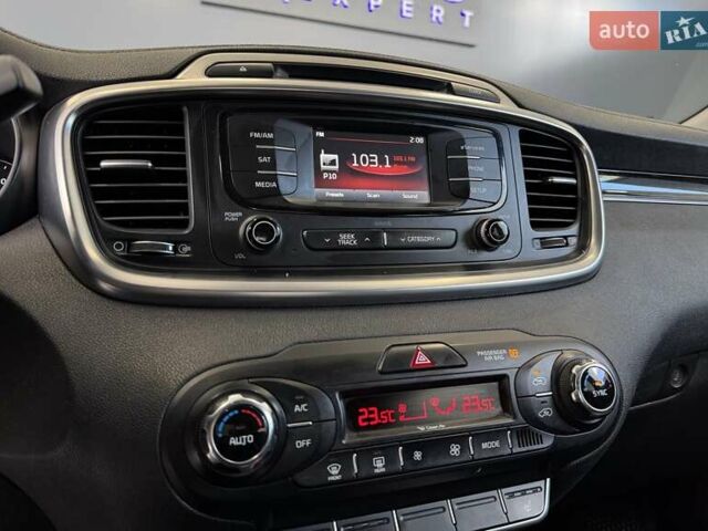 Білий Кіа Соренто, об'ємом двигуна 2 л та пробігом 239 тис. км за 12500 $, фото 28 на Automoto.ua