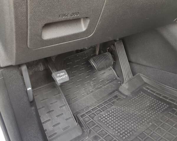 Белый Киа Соренто, объемом двигателя 2 л и пробегом 110 тыс. км за 16800 $, фото 33 на Automoto.ua