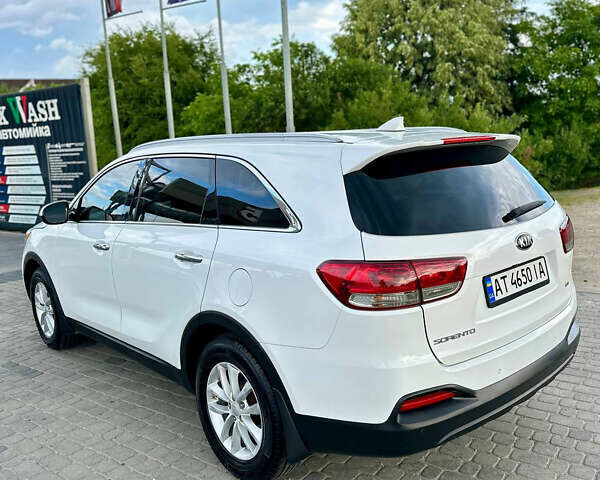Белый Киа Соренто, объемом двигателя 2.4 л и пробегом 168 тыс. км за 12700 $, фото 3 на Automoto.ua