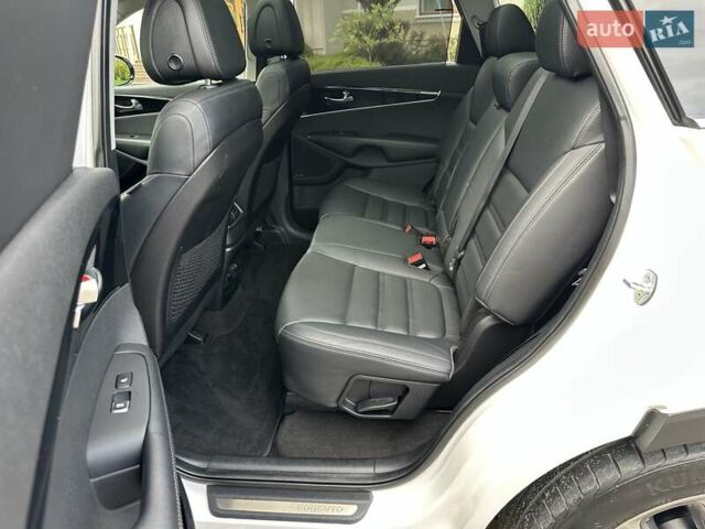 Кіа Соренто 2015 у Луцьку на Automoto.ua Білий Кіа Соренто, об'ємом двигуна 2.2 л та пробігом 150 тис. км за 23500 $, фото 57 на Automoto.ua