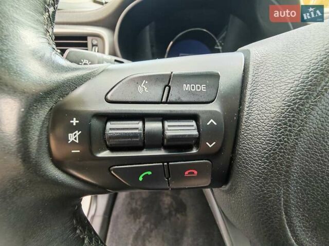 Киа Соренто 2015 в Могилев-Подольском на Automoto.ua Белый Киа Соренто, объемом двигателя 2.2 л и пробегом 214 тыс. км за 19300 $, фото 29 на Automoto.ua