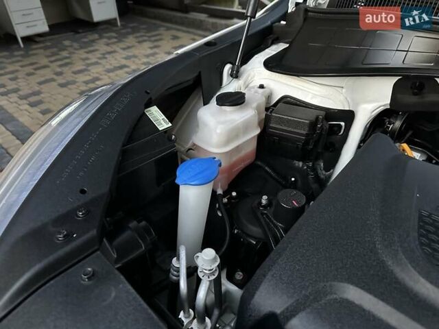 Белый Киа Соренто, объемом двигателя 2.2 л и пробегом 225 тыс. км за 19191 $, фото 176 на Automoto.ua