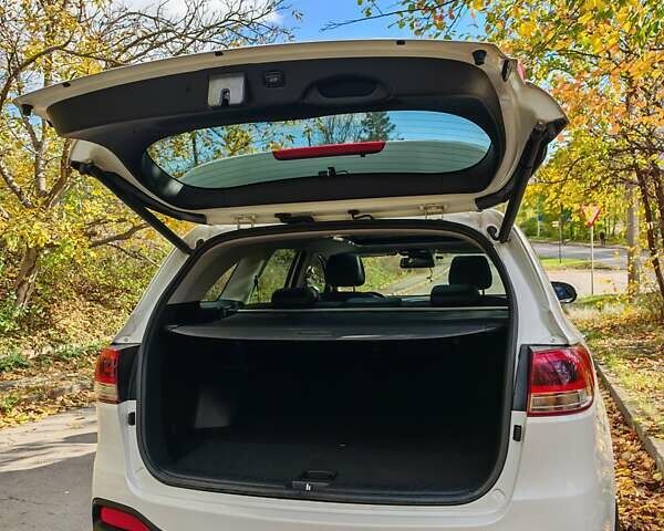 Киа Соренто 2015 в Могилев-Подольском на Automoto.ua Белый Киа Соренто, объемом двигателя 2.2 л и пробегом 214 тыс. км за 19300 $, фото 55 на Automoto.ua