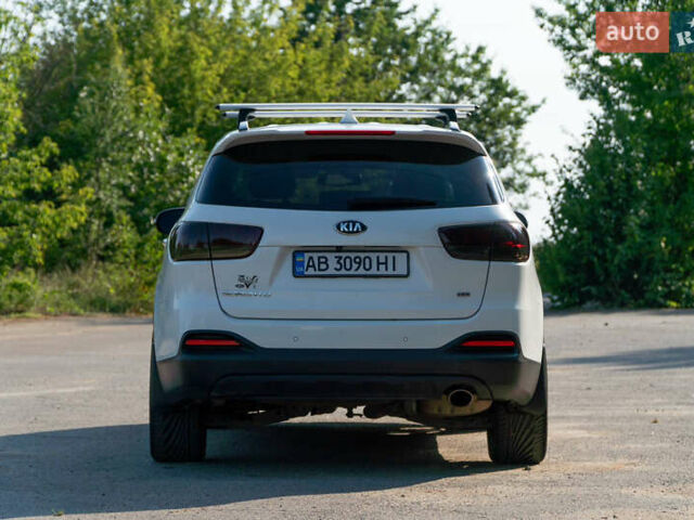 Белый Киа Соренто, объемом двигателя 2.36 л и пробегом 96 тыс. км за 16500 $, фото 2 на Automoto.ua