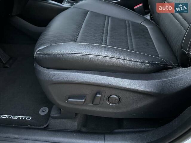 Белый Киа Соренто, объемом двигателя 2.2 л и пробегом 225 тыс. км за 19191 $, фото 97 на Automoto.ua