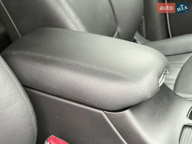 Білий Кіа Соренто, об'ємом двигуна 2.2 л та пробігом 175 тис. км за 16999 $, фото 63 на Automoto.ua