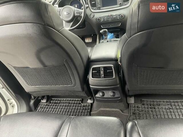 Белый Киа Соренто, объемом двигателя 2.2 л и пробегом 89 тыс. км за 22000 $, фото 12 на Automoto.ua