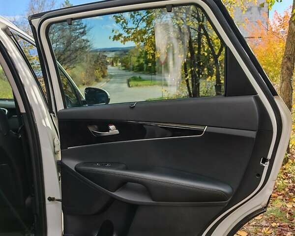 Киа Соренто 2015 в Могилев-Подольском на Automoto.ua Белый Киа Соренто, объемом двигателя 2.2 л и пробегом 214 тыс. км за 19300 $, фото 39 на Automoto.ua