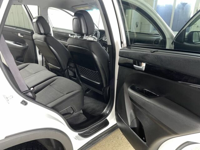 Белый Киа Соренто, объемом двигателя 2.4 л и пробегом 220 тыс. км за 13900 $, фото 10 на Automoto.ua