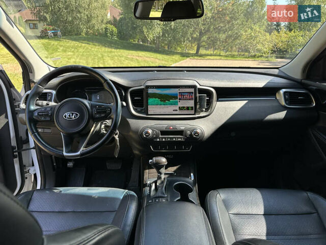 Білий Кіа Соренто, об'ємом двигуна 2 л та пробігом 119 тис. км за 16700 $, фото 13 на Automoto.ua