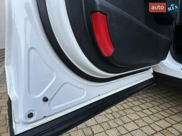 Белый Киа Соренто, объемом двигателя 2.2 л и пробегом 225 тыс. км за 19191 $, фото 95 на Automoto.ua
