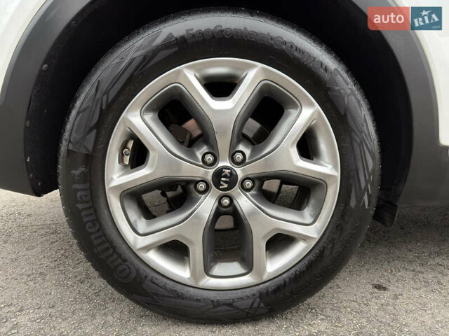 Білий Кіа Соренто, об'ємом двигуна 2.2 л та пробігом 135 тис. км за 24000 $, фото 26 на Automoto.ua